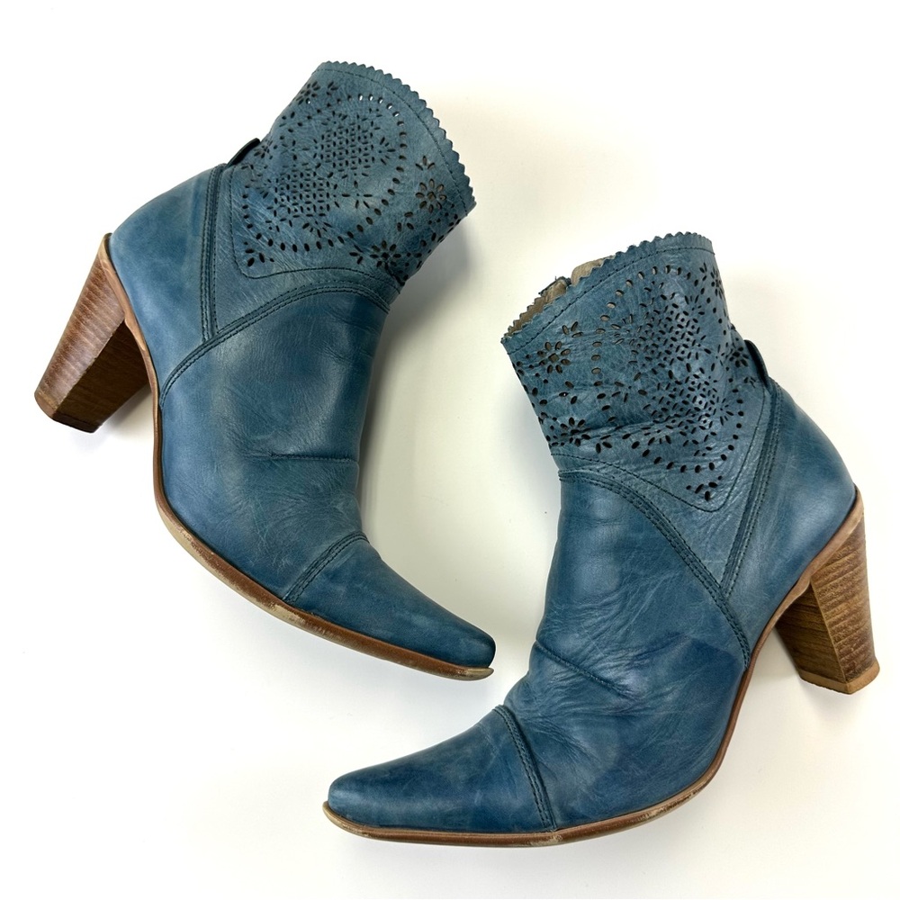Spiral blue perforated western Boots Womens Sz 40 Leather ankle Coastal Cowgirl